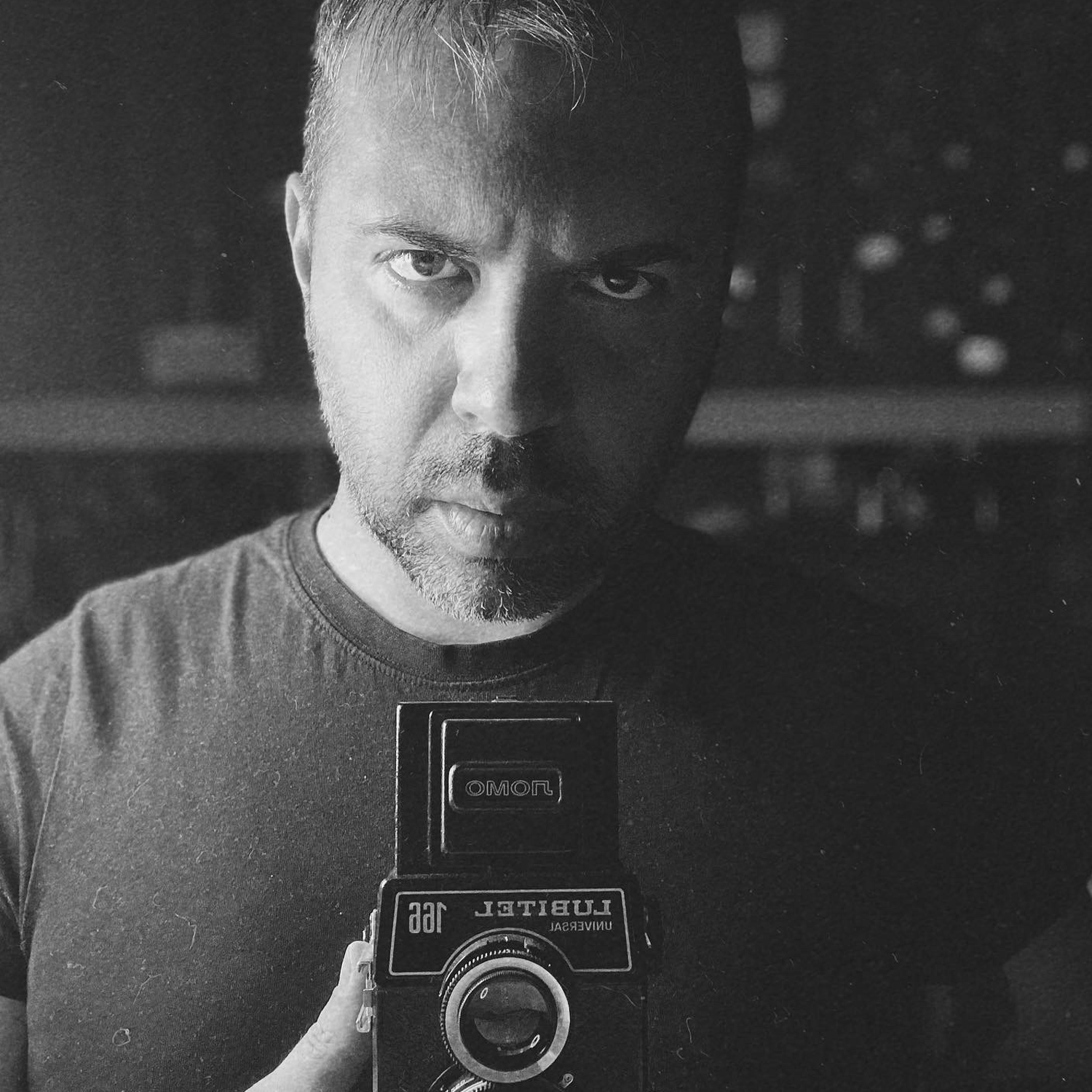 Ritratto fotografico di Giovanni Casale, fotografo professionista street, urban e skateboarding