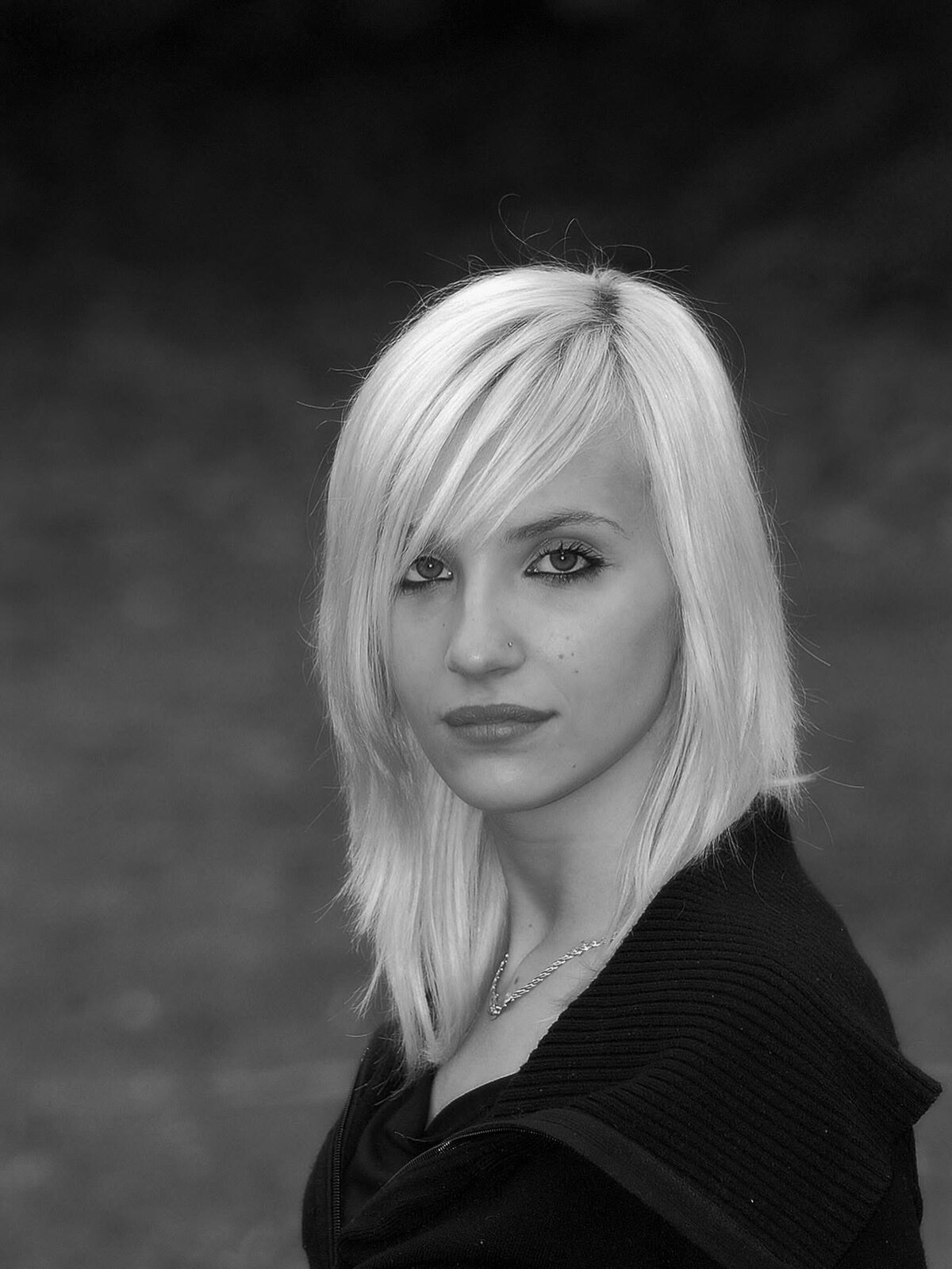 Ritratto femminile in luce naturale, medio formato analogico — Giovanni Casale
