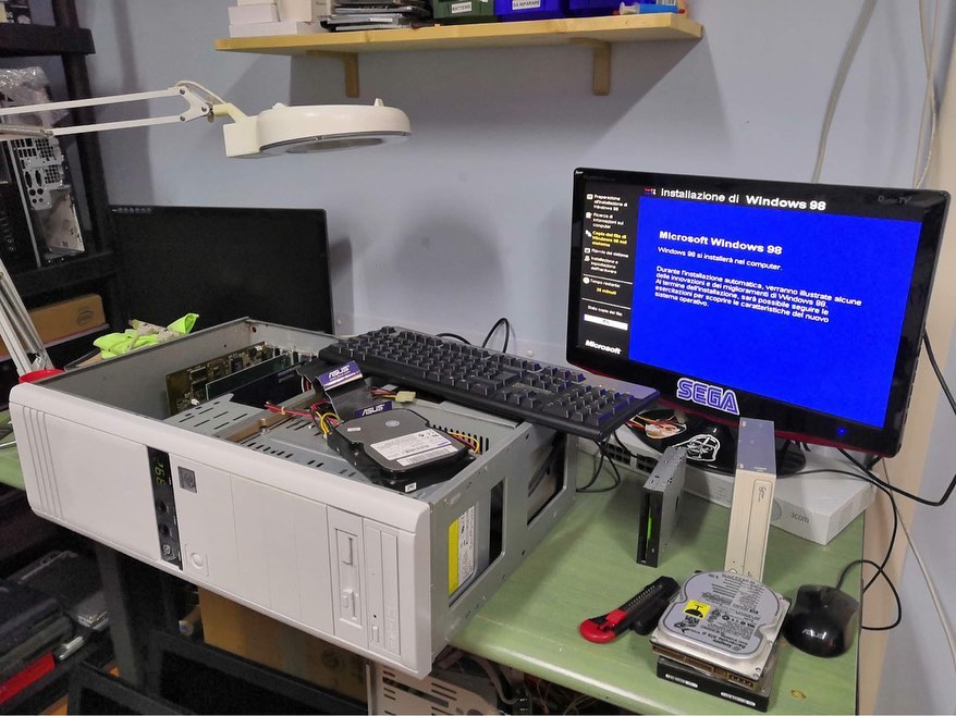 Intervento su alimentatore e cablaggio PC d'epoca